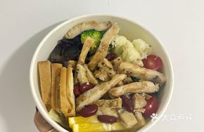 Black Pepper Grilled Chicken Salad