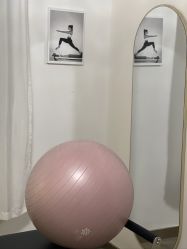 -闺蜜瑜伽·普拉提女性塑形馆