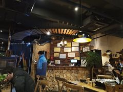 大堂-何师烧烤·香辣蟹·川菜·30年老品牌(太古里旗舰店)
