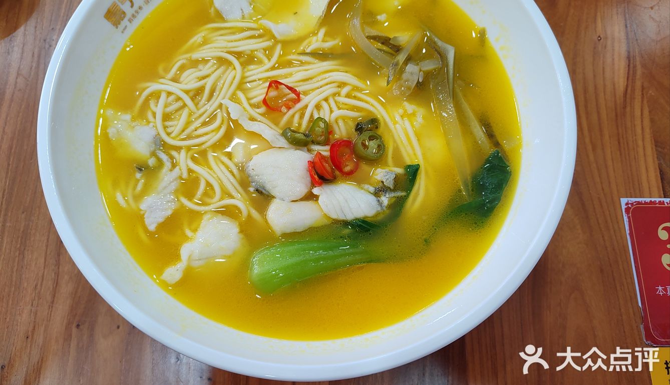 北京市嘉宁玺面，开在街角，布局带有家常面馆的简单