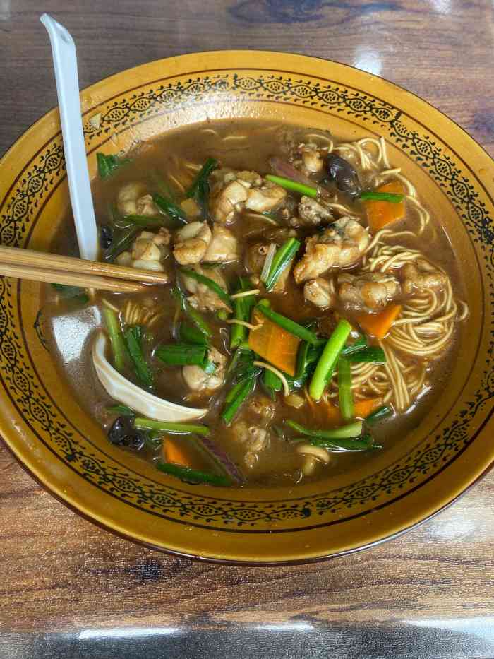 今天晚上来慕名已久的阿能面馆来打卡,都说这面好吃,今天就来尝尝看了