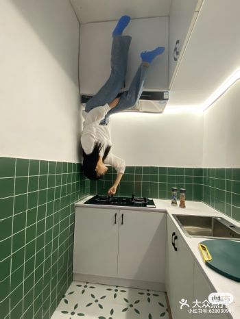 好不容易约上姐妹，去探店颠倒艺术馆
