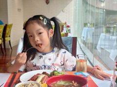 -深圳富苑皇冠假日套房酒店