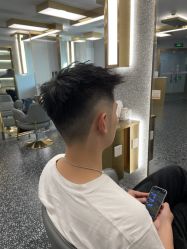 -即型男士理发工作室