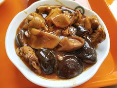 小鸡炖蘑菇-梅园食堂