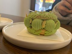 开心果树莓泡芙-Ten Olives甜点