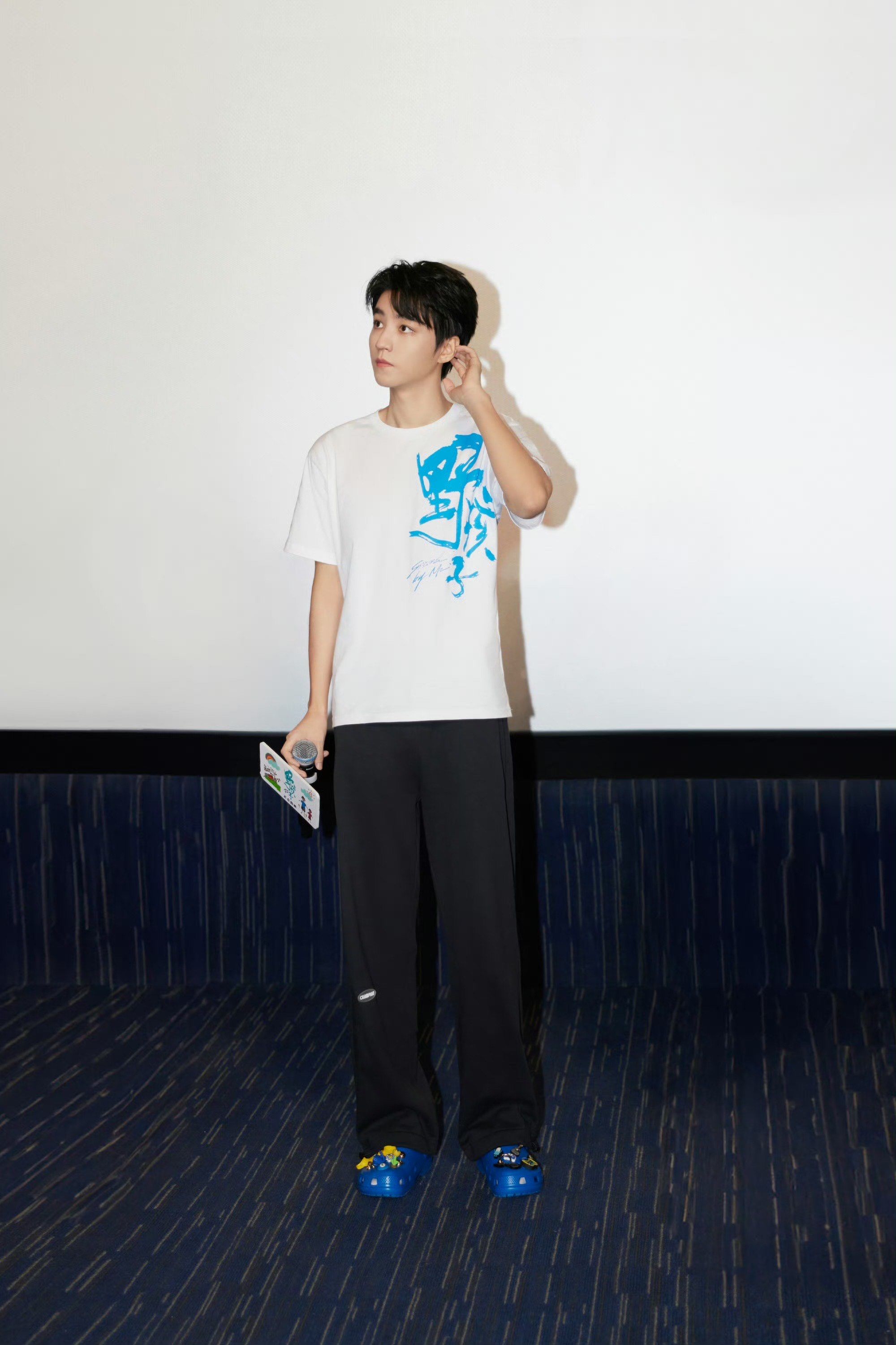 crocs全球品牌代言人王俊凯 上脚cr