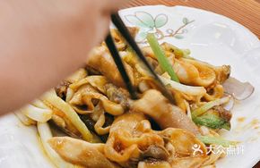 Stir-fried Bamboo Clams with Ginger and Scallion