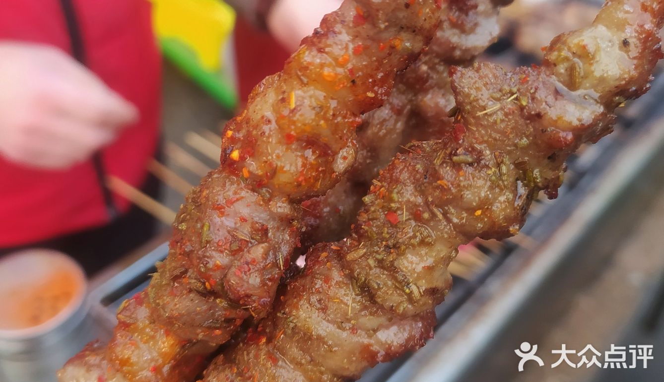 物美门口的羊肉串也太香了吧！