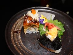 日式肉松烤饭团和鳗鱼酥粒寿司卷-曙亚洲餐厅-重庆富力艾美酒店(南坪万达广场店)