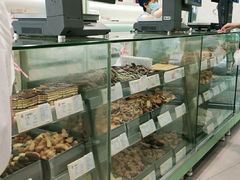 面包甜点陈列柜-上海哈尔滨食品厂(淮海中路店)