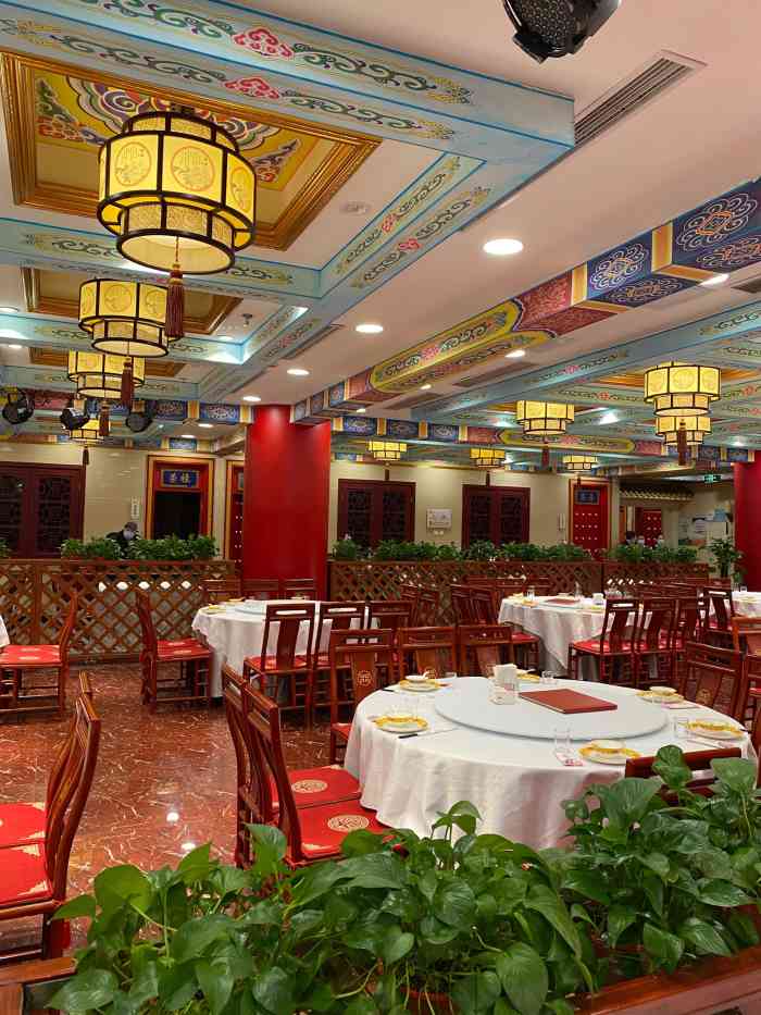 万荣烤鸭店(农光里店)-"以前的百荣和大鸭梨合并了,地方很大,包间.