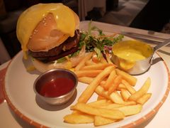 瀑布芝士牛肉汉堡-阿妮叶李(光谷世界城店)