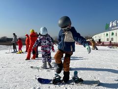 -华彬猛犸滑雪场