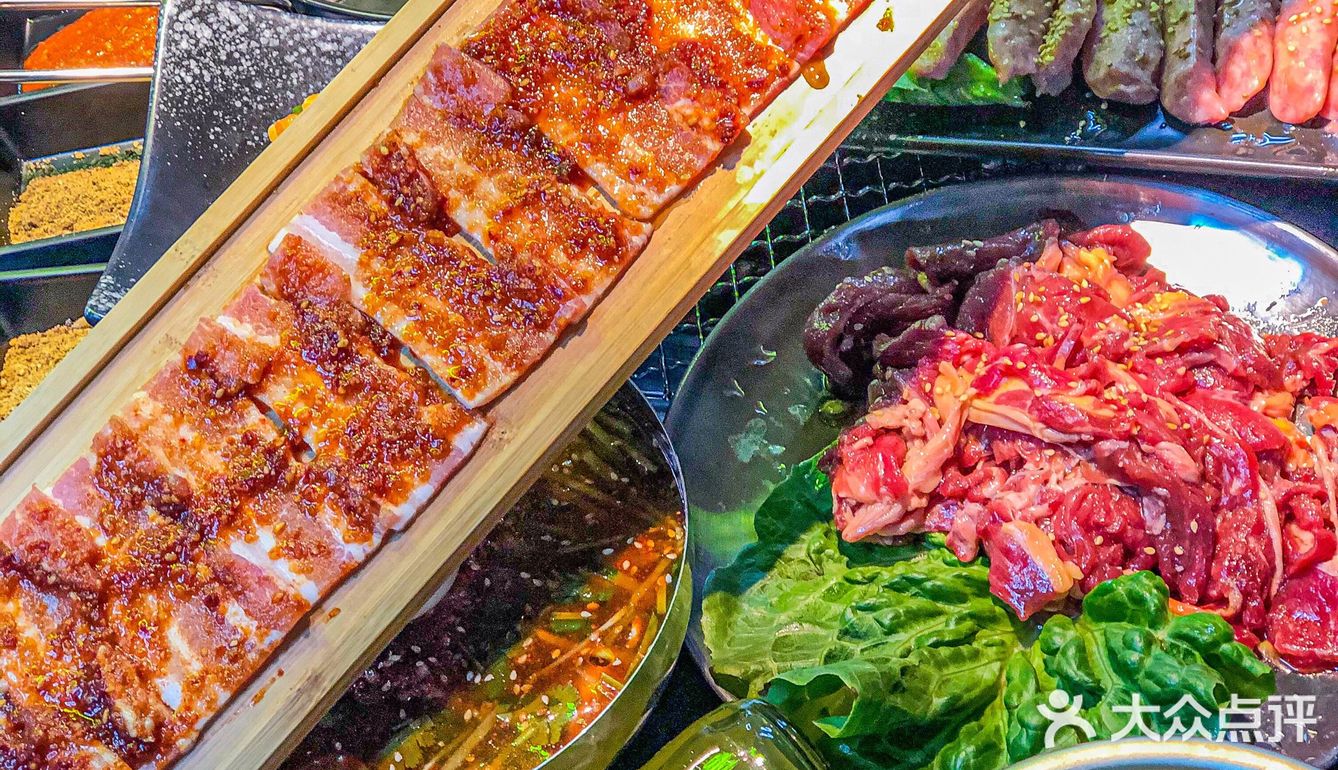 我就奔着他家一米五花肉来的！！