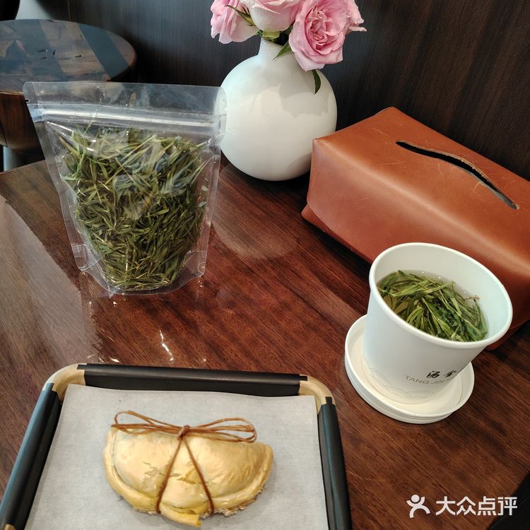 酥皮包裹蟹黄，香味独特！