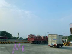 -小昆山服务区-停车场