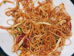 -何妹湿辣牛肉·粤式烧烤砂煲(桂雅路店)