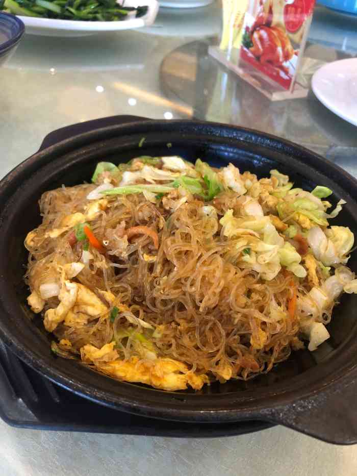 益源客家王(坦洲店"客家菜还是蛮好吃的,环境很大.这个乳鸽.