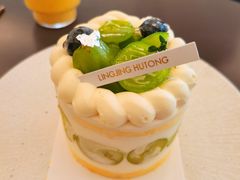 小青提蛋糕-玲婧胡同·生日蛋糕·餐厅(嘉里城店)