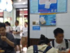 等位区-覃肥叔桂林米粉(粮道街店)