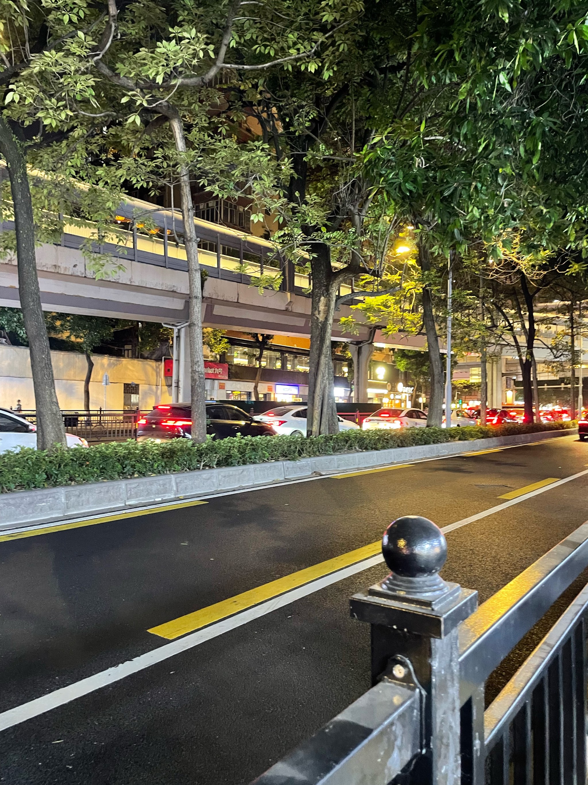 晚上的夜景图片路边图片