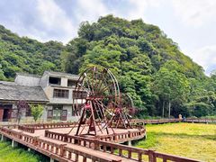 -高荡千年布依古寨旅游景区