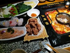 -老牌坊云南鱼豆花火锅(哈西万达店)
