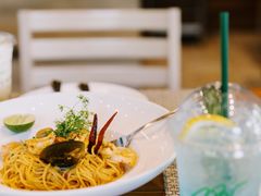 -Chom Cafe and Restaurant