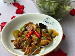 腊八蒜烧肥肠-梧桐