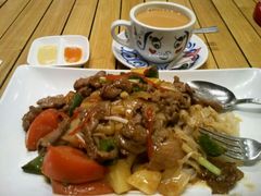 炒牛河和奶茶-翠华餐厅(山顶道店)