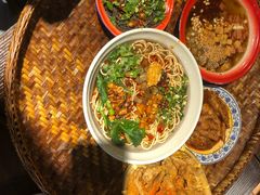 -爆炸头阿姨小四川正宗川味小吃(无任何分店)