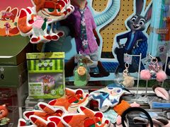 -名创优品(北京新中关购物中心地铁层店)