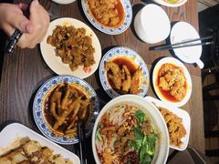 -爆炸头阿姨小四川正宗川味小吃(无任何分店)