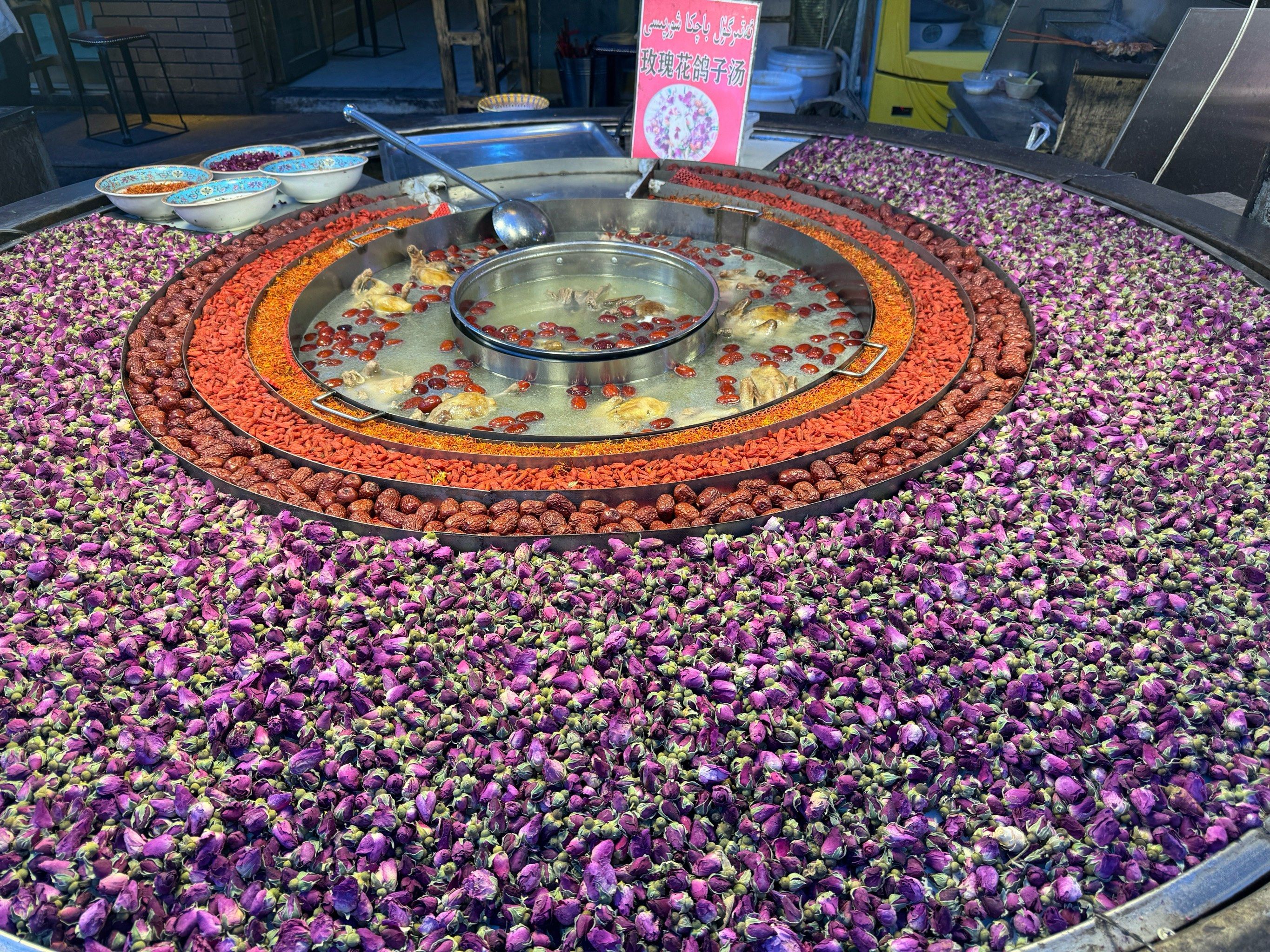 喀什玫瑰花鸽子汤 和田粽子 缸子肉