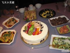 中间的是冰激凌蛋糕...-云之南(八里庄店)