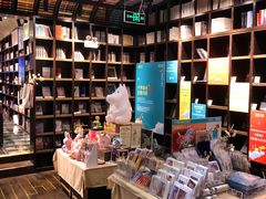 -钟书阁(松江泰晤士小镇店)