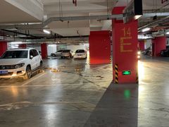 -丽丰购物中心·停车场