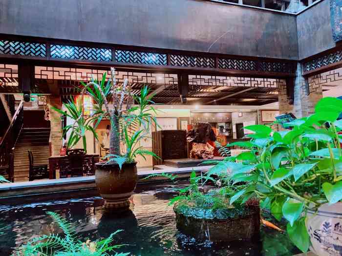 首坐公馆-"位置很好找,就在幸福广场旁,门口有专属停.