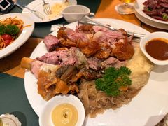 烤猪肘配酸菜土豆泥-兰特伯爵西餐厅·啤酒屋(方庄店)