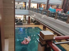 -浅深休闲酒店-停车场