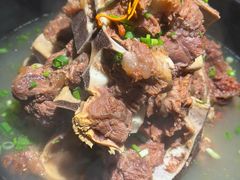 卤香vs麻辣牛大骨棒-老街破店牛大骨