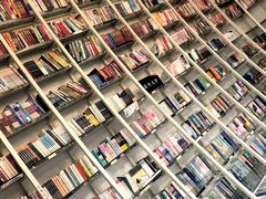 -钟书阁(松江泰晤士小镇店)