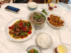 -犇逸·乐山跷脚牛肉·四川现炒(览海店)