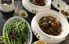 Black Pepper Beef with Chanterelles