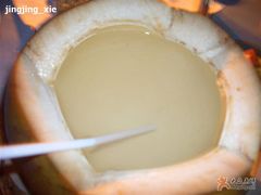 新鲜椰子-Lia Cafe