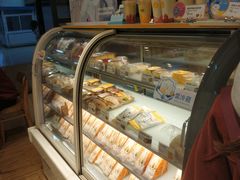 面包甜点陈列柜-一鸣真鲜奶吧(温州南站店)