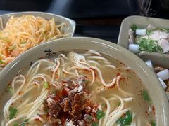 -亮亮面馆(经六路店)