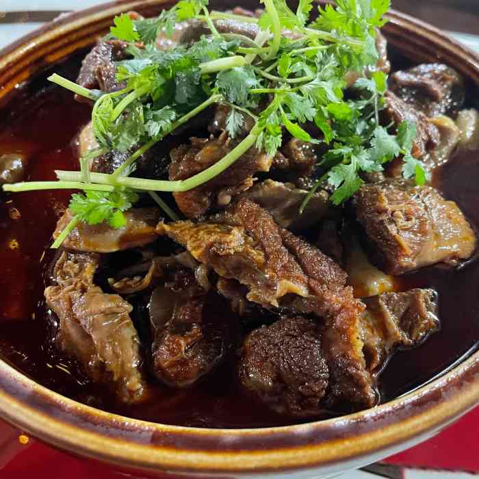 百里香醉牛肉-"双流区百里飘香醉牛肉内环境不错,植被较多.