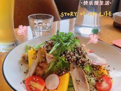 芒果烤鸡藜麦沙拉-MR.ROCKY洛奇先生RESTAURANT&BAR(宝安壹方城店)